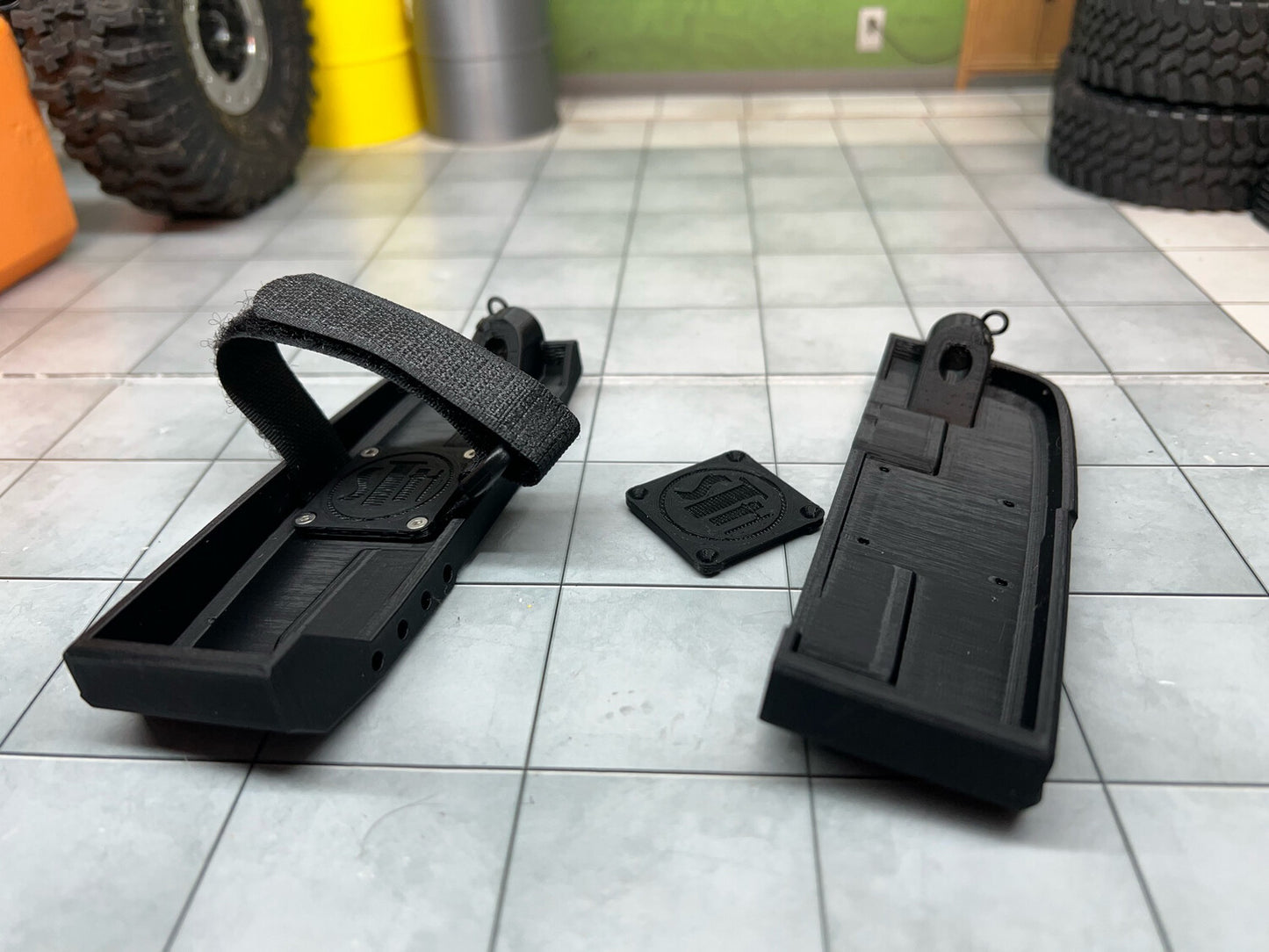 Axial SCX10 Pro: Sliders for Power Wagon Body
