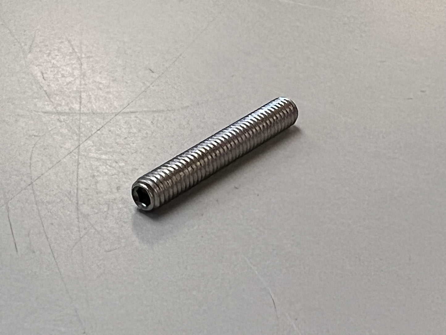 linking Mount Screw, Front View