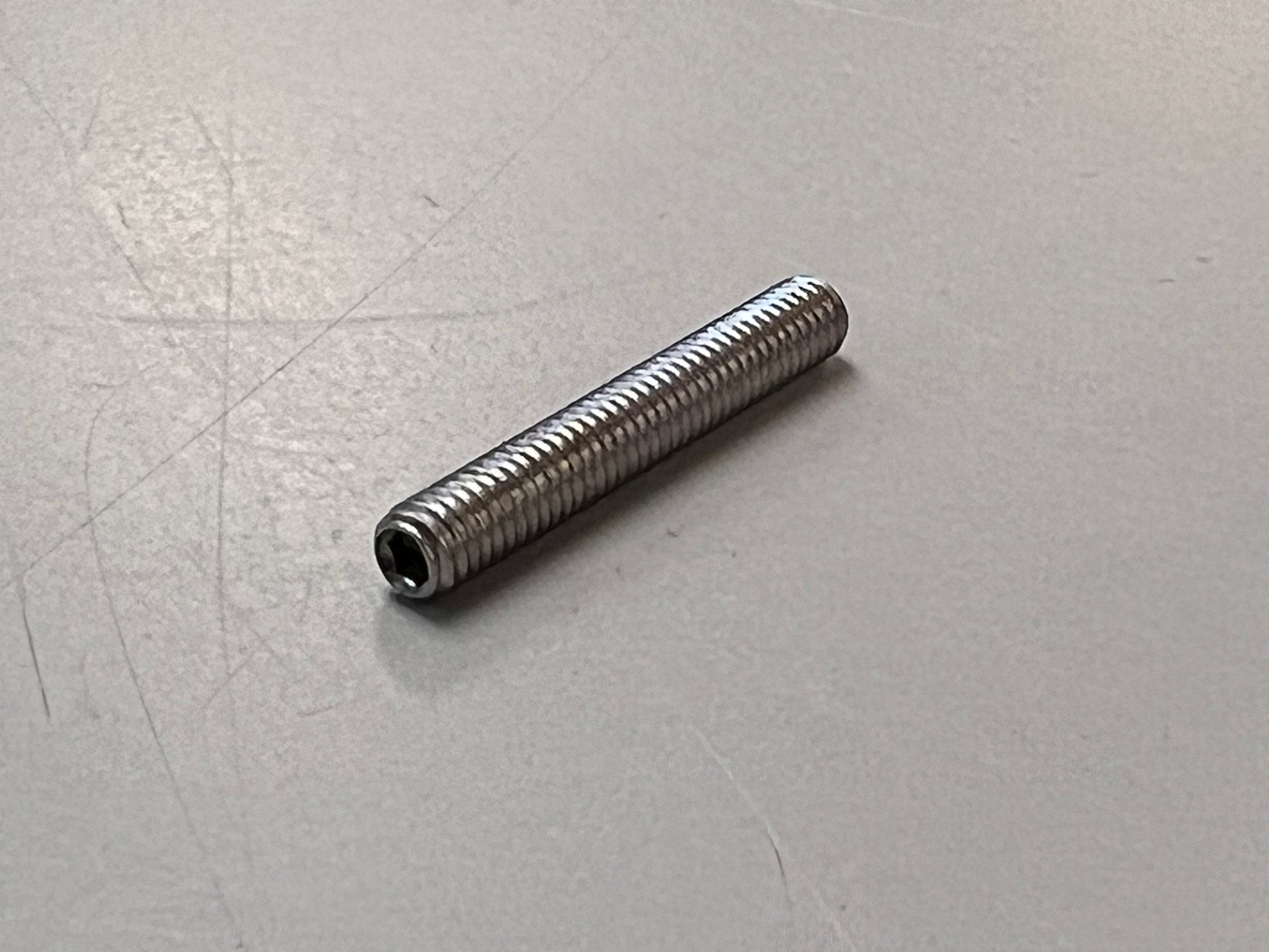 linking Mount Screw, Front View