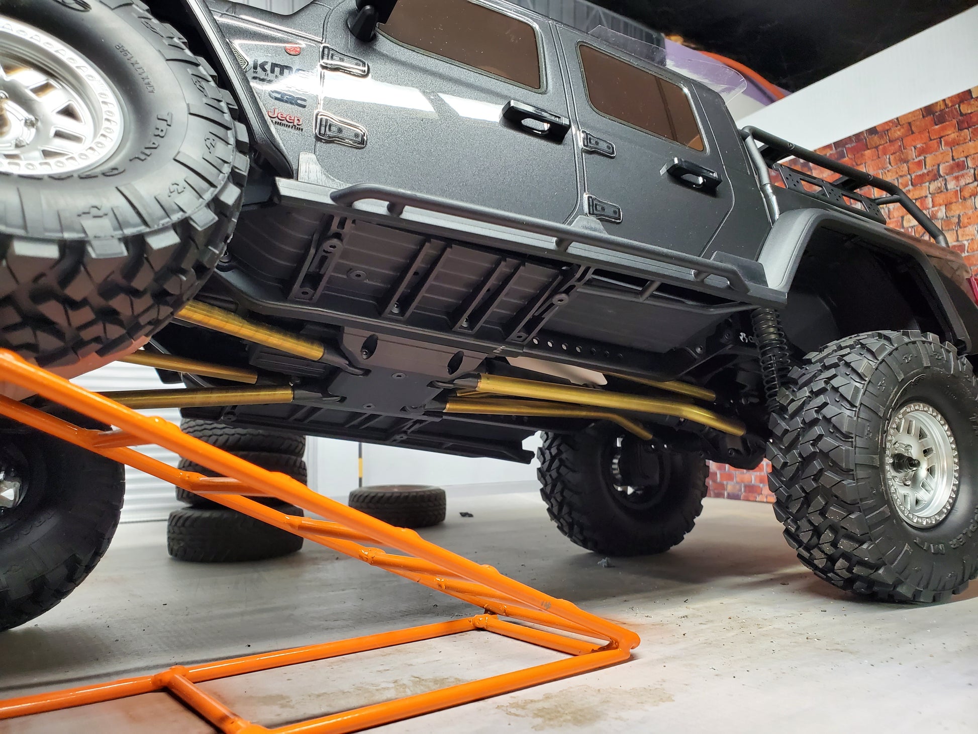 Axial Gladiator 13.9 (353mm) wheelbase High Clearance Rear  - Delrin/Chubby Combo - propped underside view