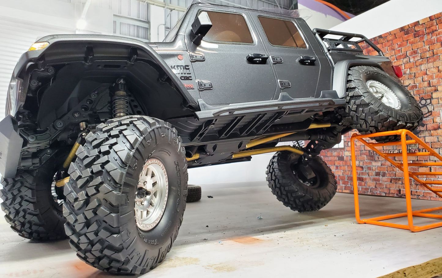 Axial Gladiator 13.9 (353mm) wheelbase High Clearance Rear  - Delrin/Chubby Combo -propped view