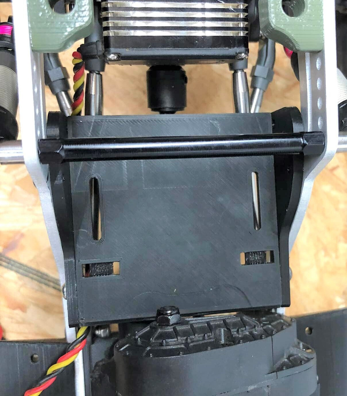 V1W Z-Pro: Battery/ESC Mount Front
