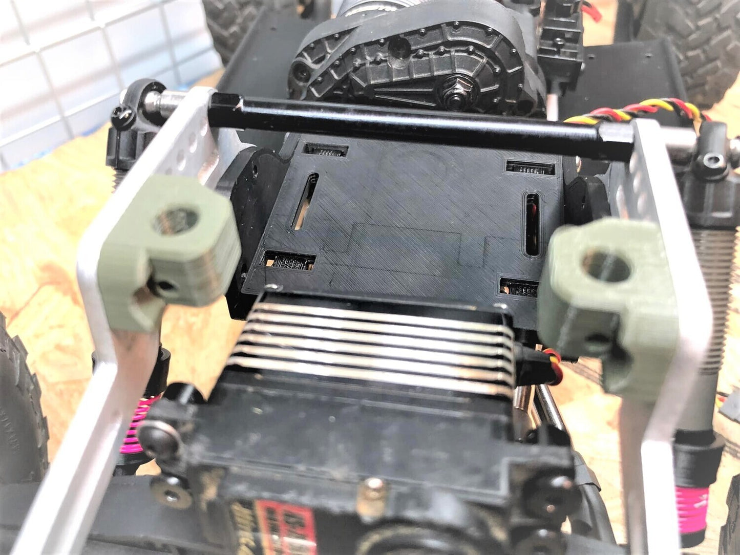 V1W Z-Pro: Battery/ESC Mount Front