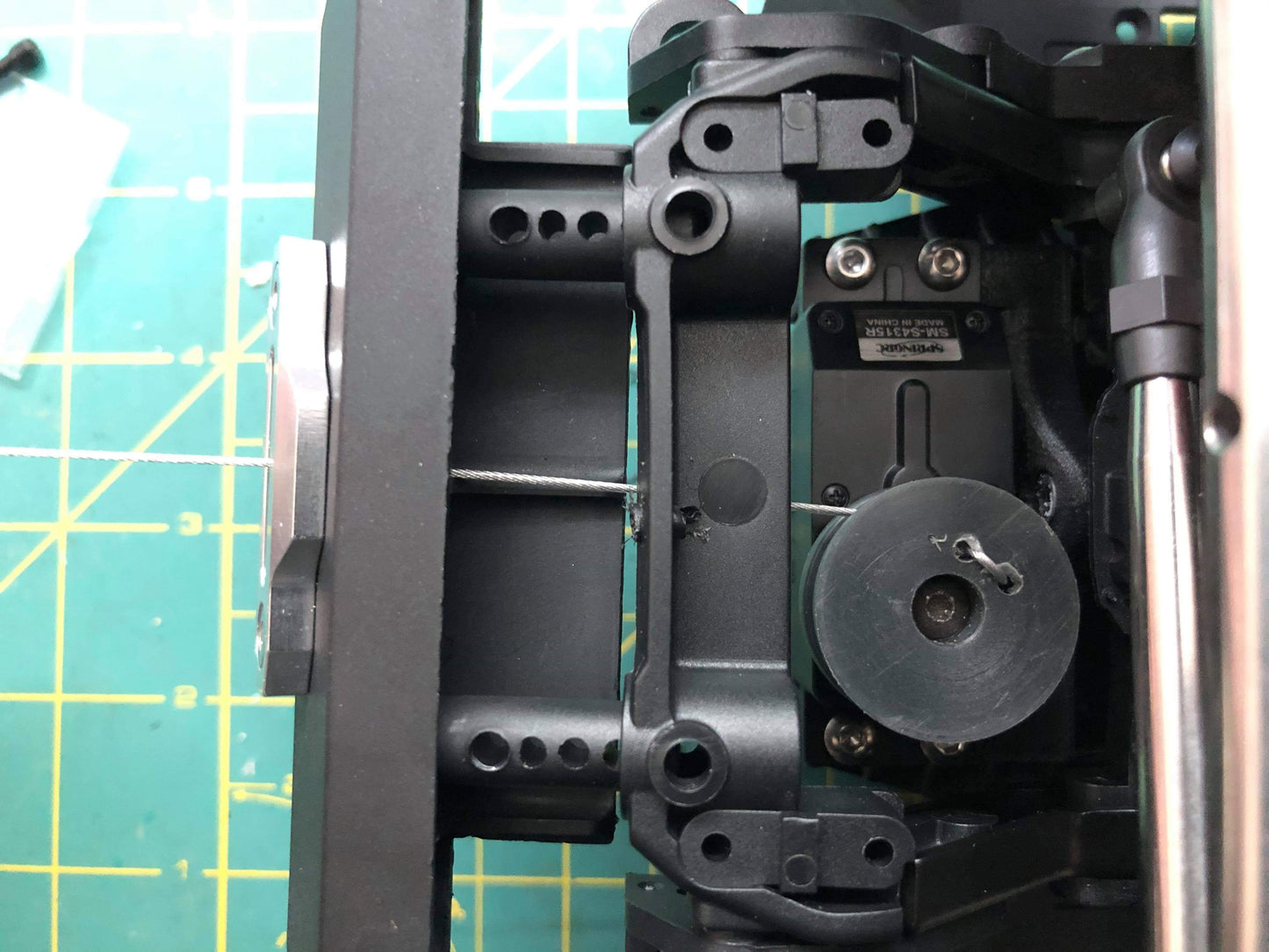Axial SCX10iii: Aluminum Servo Winch Mount