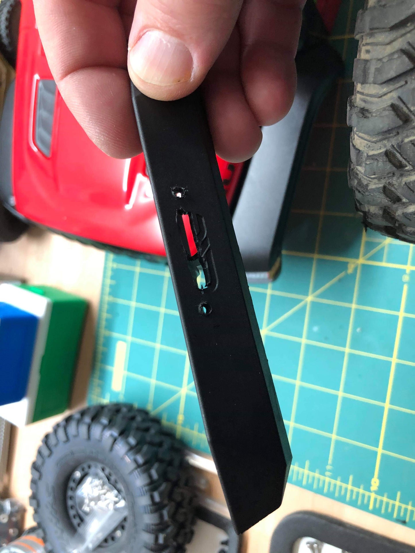 Axial SCX10iii: Aluminum Servo Winch Mount