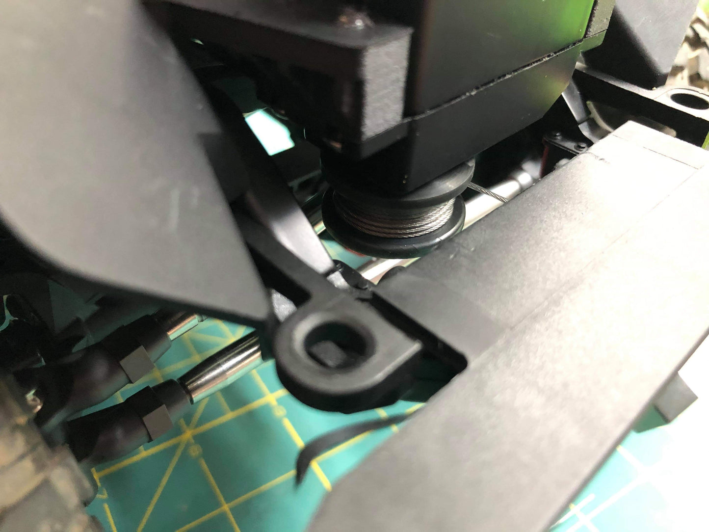 Axial SCX10iii: Aluminum Servo Winch Mount