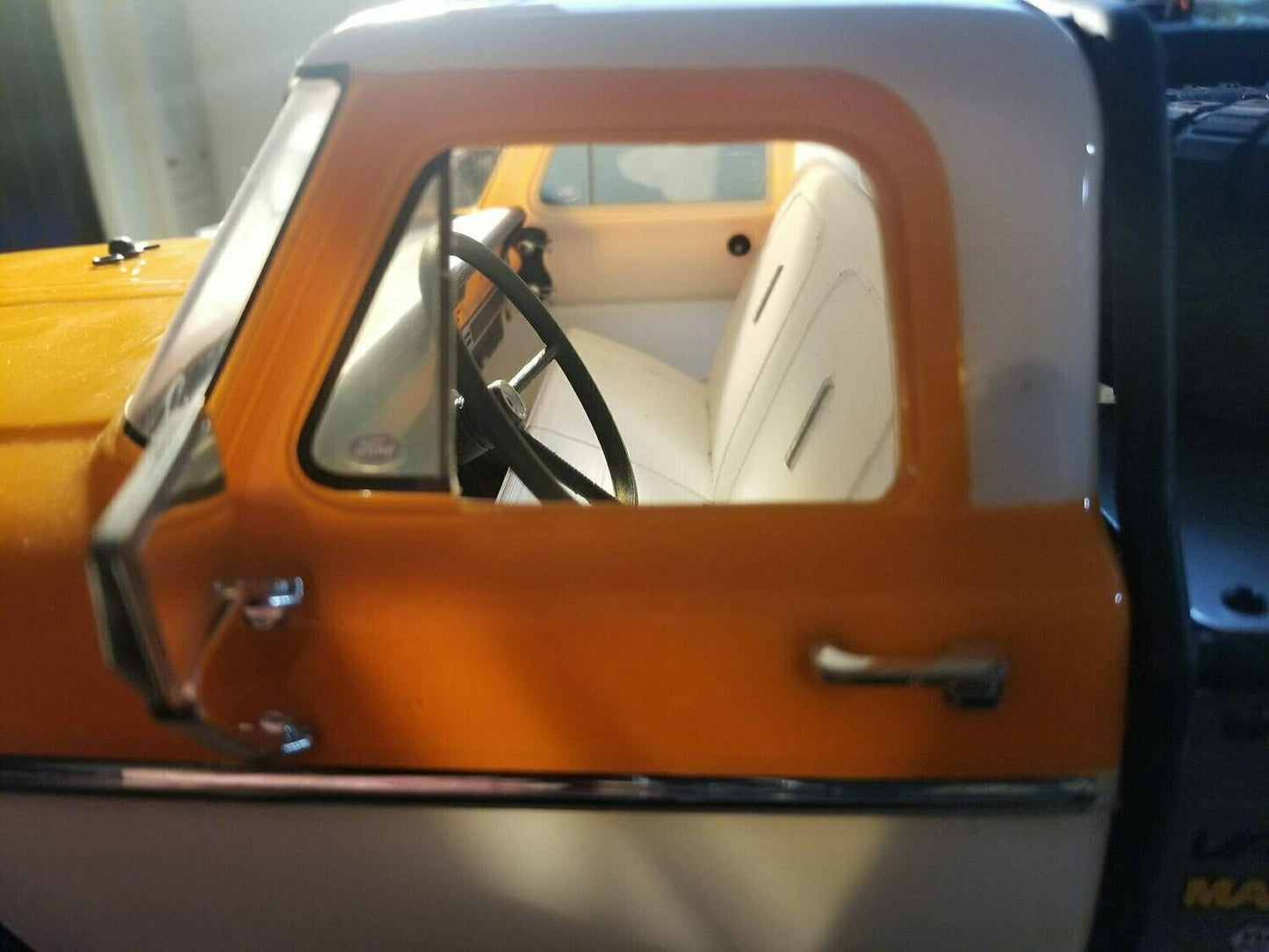 Vaterra Ascender F100 Interior