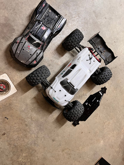 *** Pre-Owned *** Arrma Kraton EXB (White)