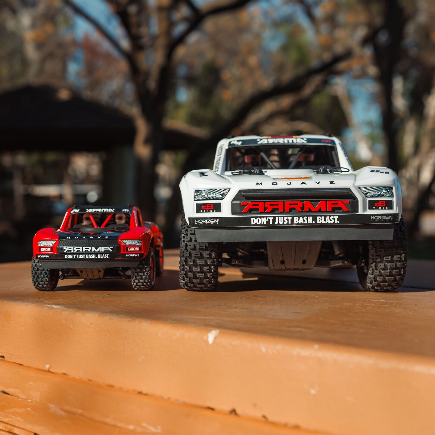 1/16 MOJAVE GROM 4X4 RTR Brushed Desert Truck (Battery & Charger Included), Red/Black