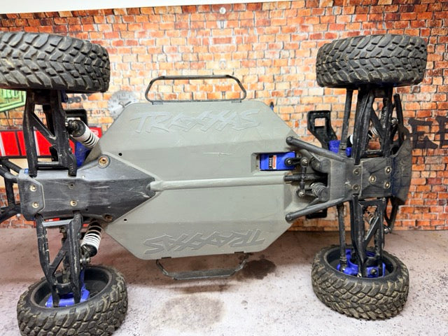 *** Used *** Traxxas SLASH 4x4 ARTR RC Addict