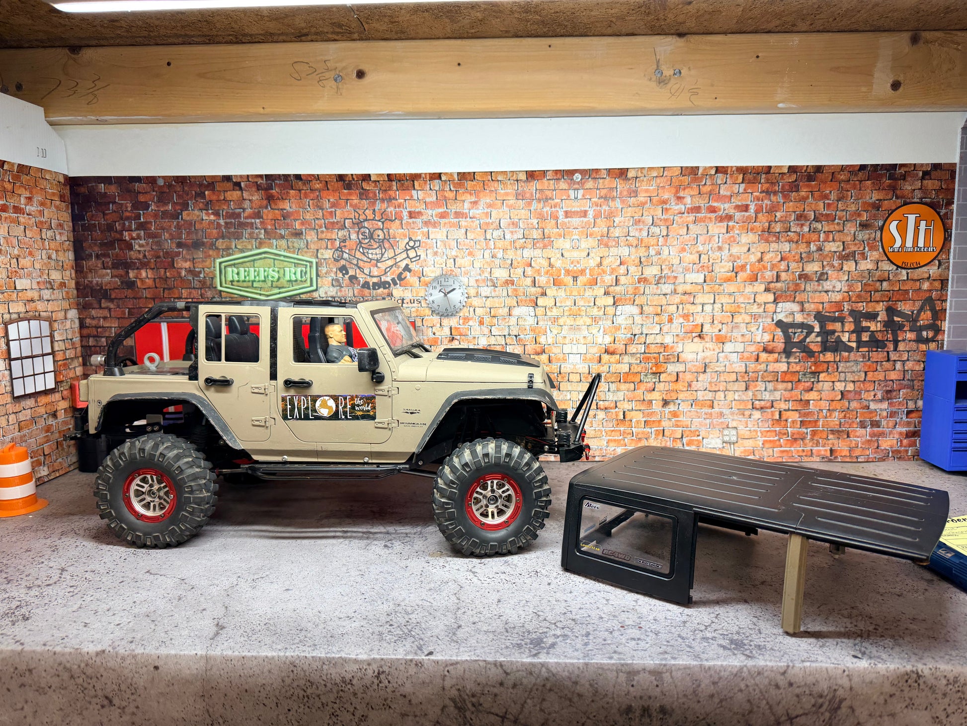 *** Consignment *** Custom SCX10.2 ARTR Jeep (Tan) RC Addict