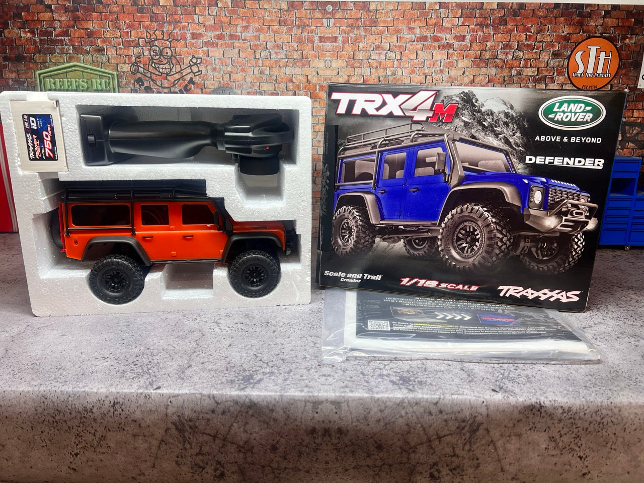 *** Open Box New *** TRX4M - Land Rover - Orange - RTR