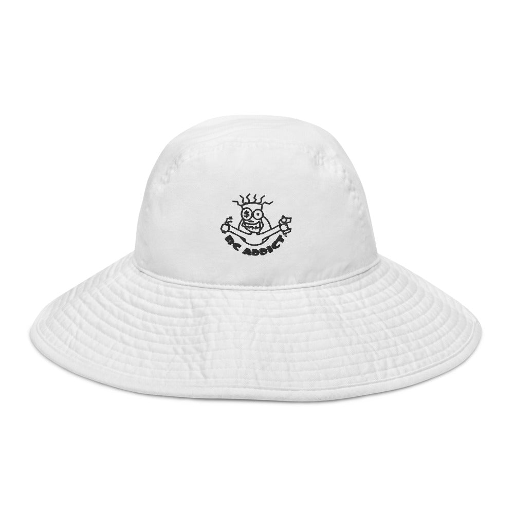 Wide brim bucket hat